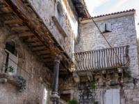Altstadthaus mit steinernem Treppenaufgang - Trogir